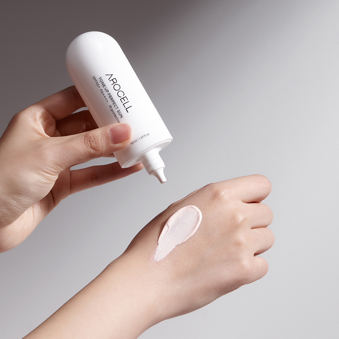 A daily SPF 50 100% mineral sunscreen that is soothing and lightweight. It is powerful enough to block 100% of UV Rays and with infrared ray blocking capabilities that are gentle on your skin, tone up perfect sun, arocellus